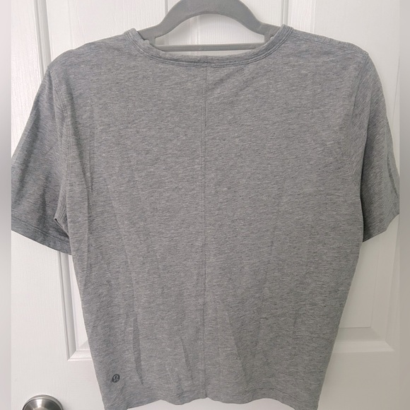 LULULEMON CRESCENT TEE KNOT GREY HEATHERED size 6 - Picture 3 of 5